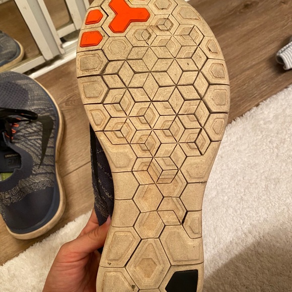 Nike shoes - Picture 3 of 5